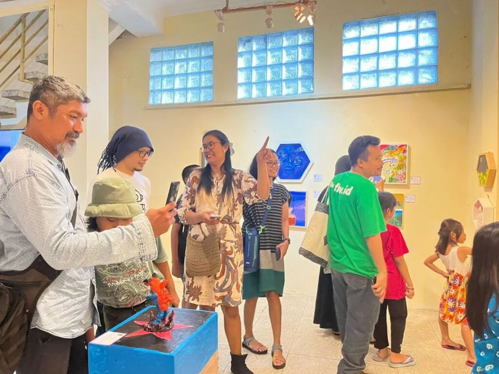 Venzha Christ membuka acara Pameran Seni Rupa bertajuk "DREAMS" yang diselenggarakan oleh Komunitas Ruang Anak, bertempat di Studio Kalahan pada Jumat, 4 November 2023. Pameran ini diikuti oleh lebih dari 90 seniman cilik yang berasal dari berbagai kota di Indonesia.